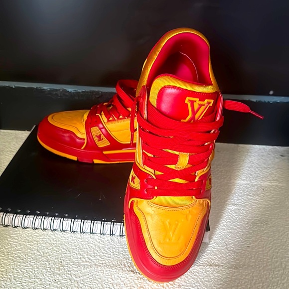 These are a size 9 great condition asking for 600 willing to negotiate - Picture 2 of 5